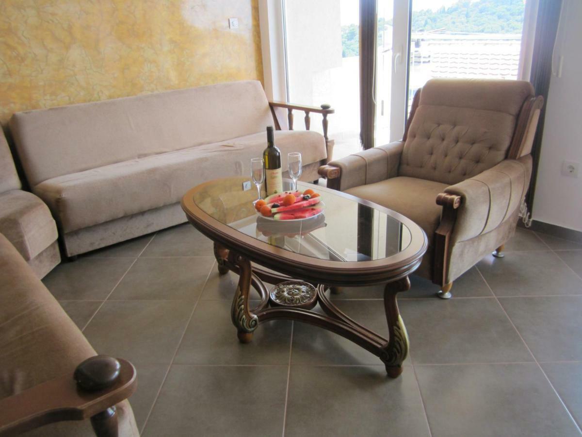 Apartmani Neda Bane Petrovac Exterior photo